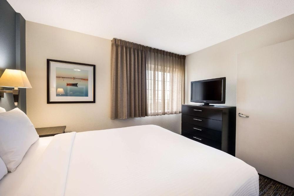 Sonesta Simply Suites Denver West Federal Center